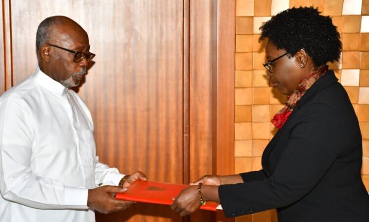 CÉRÉMONIE DE REMISE DE LA COPIE FIGURÉE DES LETTRES DE CRÉANCE DE S.E MME LORRAINE J. ANDERSON, HAUT-COMMISSAIRE DÉSIGNÉ DU CANADA AU CAMEROUN